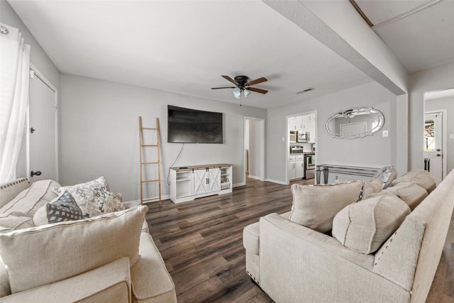 706 Horseshoe Drive, Beverly Hills, TX 76711