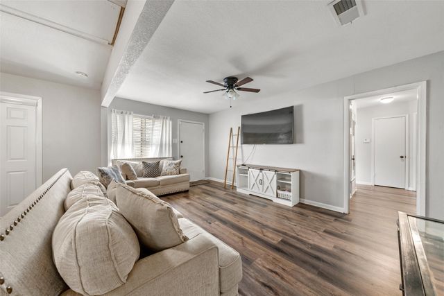 706 Horseshoe Drive, Beverly Hills, TX 76711