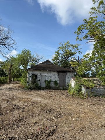 4905 Fuqua Street, Houston, TX 77048