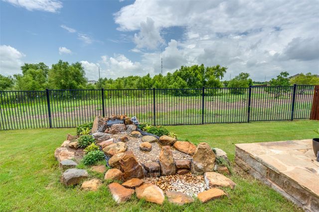323 Natchez DR, Buda, TX 78610