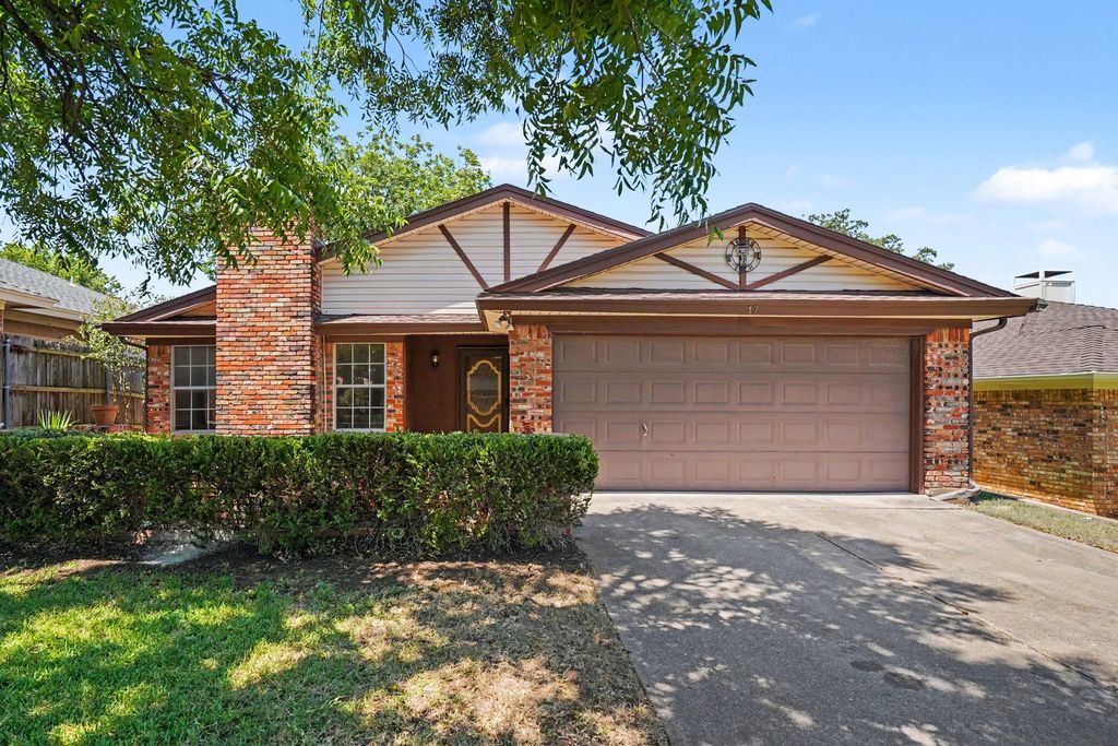17 Oakmont Court, Pantego, TX 76013 — photo 2