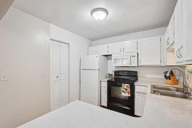 8631 N Servite DRIVE #112, Milwaukee, WI 53223