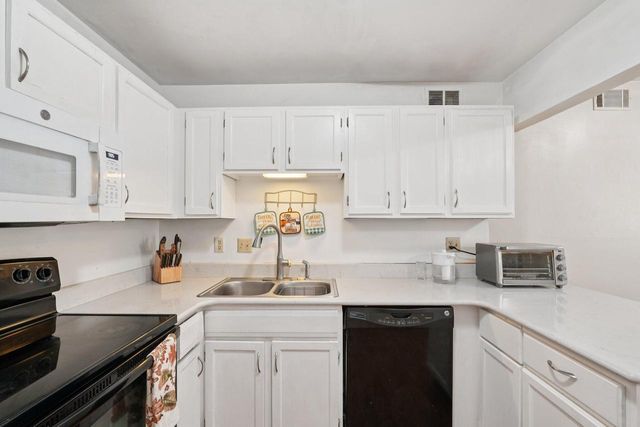 8631 N Servite DRIVE #112, Milwaukee, WI 53223