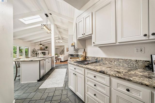 699 Fiesta Pl, Hayward, CA 94544