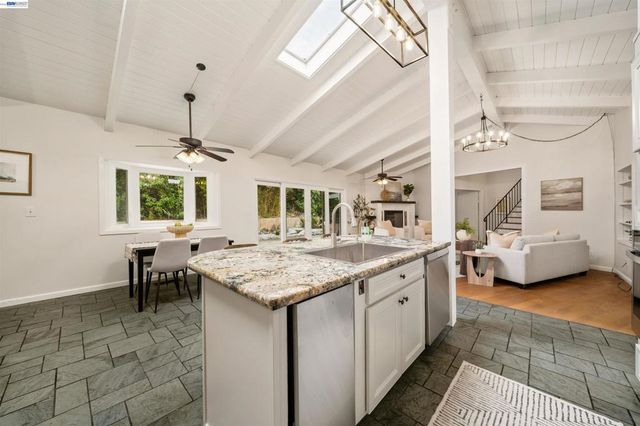 699 Fiesta Pl, Hayward, CA 94544