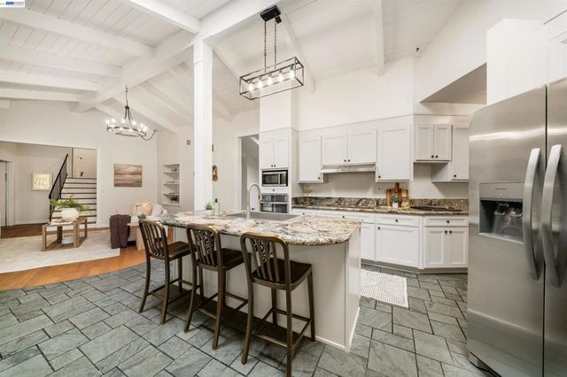 699 Fiesta Pl, Hayward, CA 94544