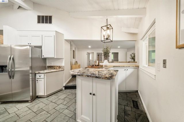 699 Fiesta Pl, Hayward, CA 94544