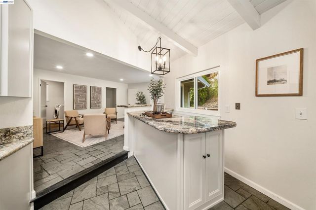 699 Fiesta Pl, Hayward, CA 94544