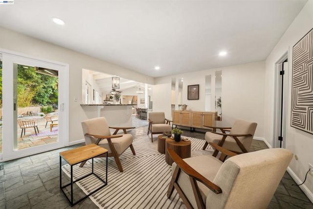 699 Fiesta Pl, Hayward, CA 94544