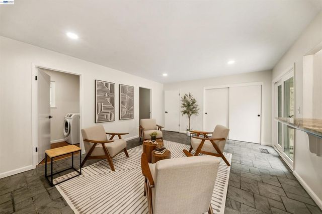 699 Fiesta Pl, Hayward, CA 94544