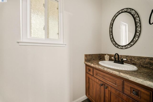 699 Fiesta Pl, Hayward, CA 94544