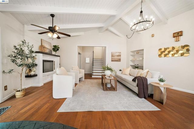699 Fiesta Pl, Hayward, CA 94544