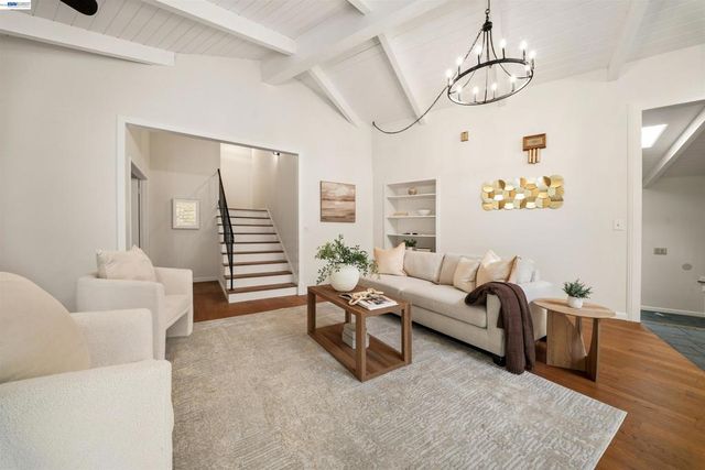 699 Fiesta Pl, Hayward, CA 94544