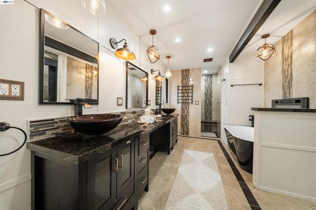 699 Fiesta Pl, Hayward, CA 94544