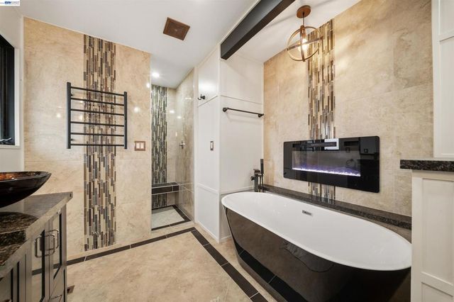 699 Fiesta Pl, Hayward, CA 94544