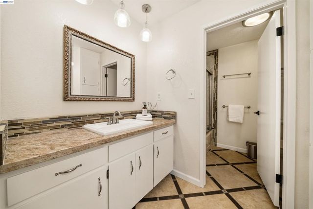 699 Fiesta Pl, Hayward, CA 94544