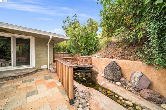 699 Fiesta Pl, Hayward, CA 94544