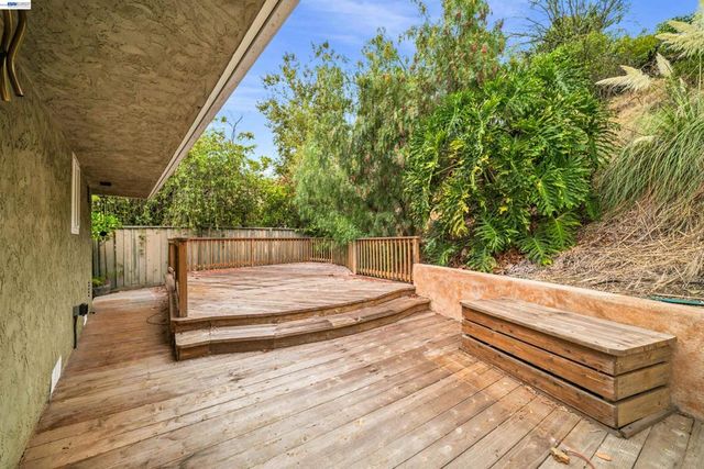 699 Fiesta Pl, Hayward, CA 94544