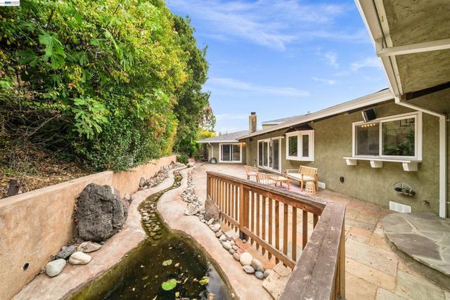 699 Fiesta Pl, Hayward, CA 94544