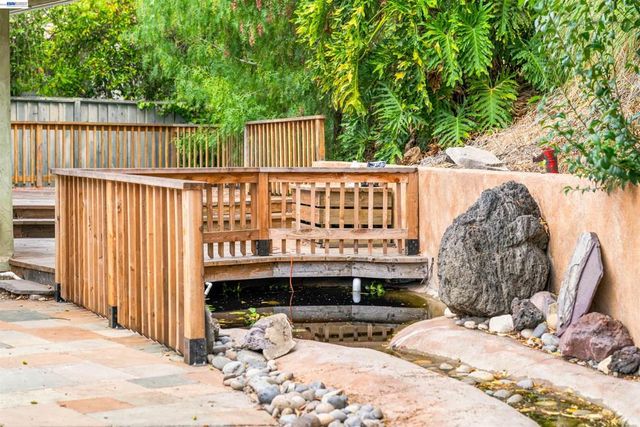 699 Fiesta Pl, Hayward, CA 94544