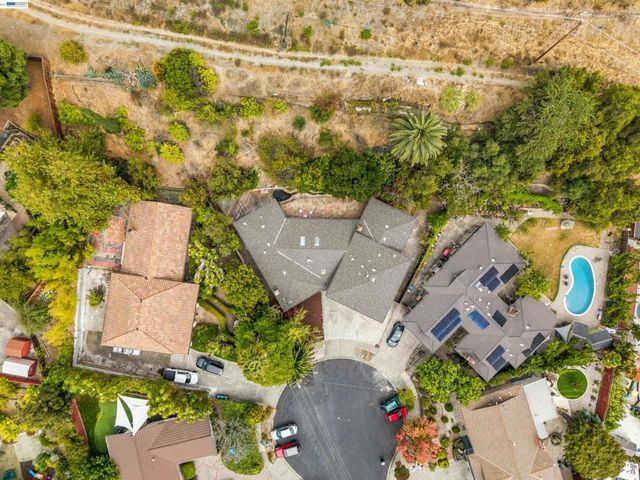 699 Fiesta Pl, Hayward, CA 94544