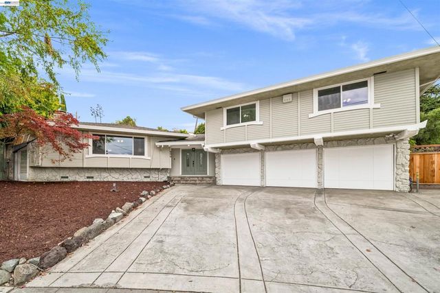 699 Fiesta Pl, Hayward, CA 94544