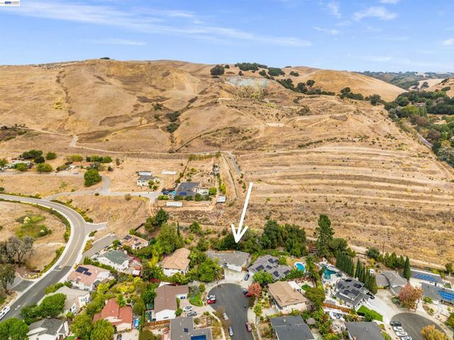 699 Fiesta Pl, Hayward, CA 94544