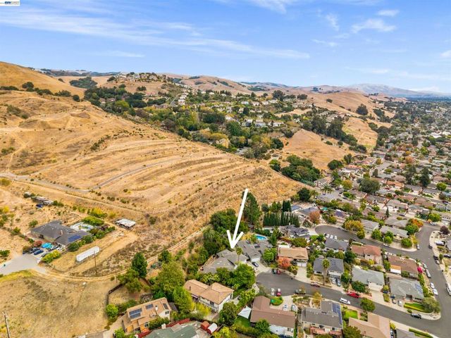 699 Fiesta Pl, Hayward, CA 94544