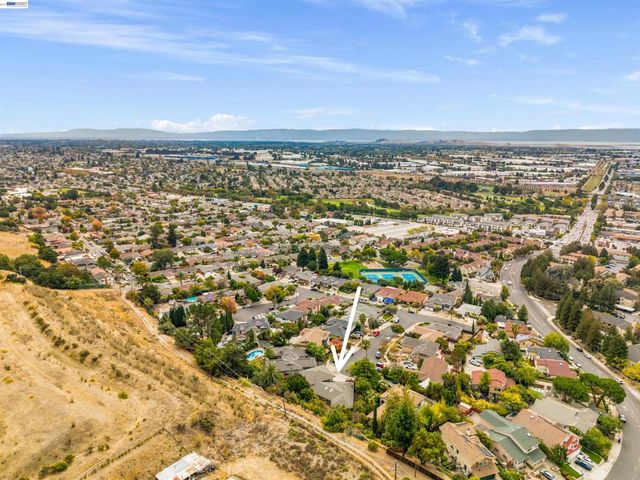 699 Fiesta Pl, Hayward, CA 94544