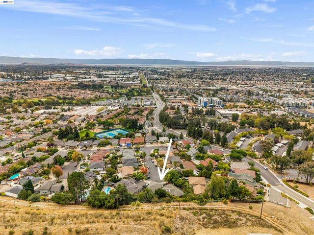 699 Fiesta Pl, Hayward, CA 94544