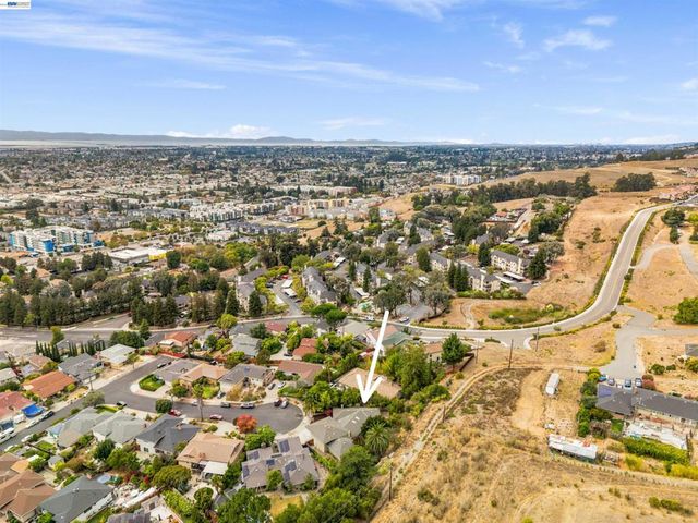 699 Fiesta Pl, Hayward, CA 94544