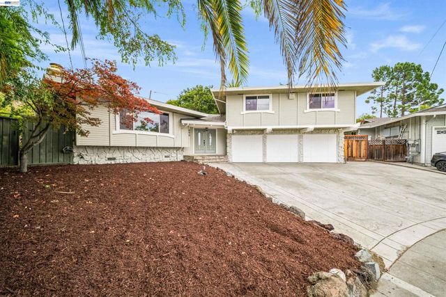 699 Fiesta Pl, Hayward, CA 94544