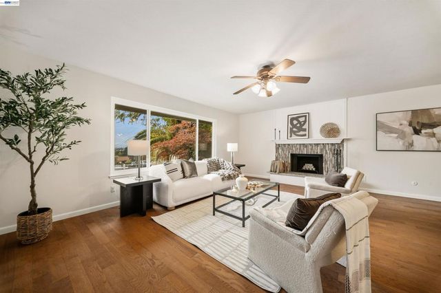 699 Fiesta Pl, Hayward, CA 94544