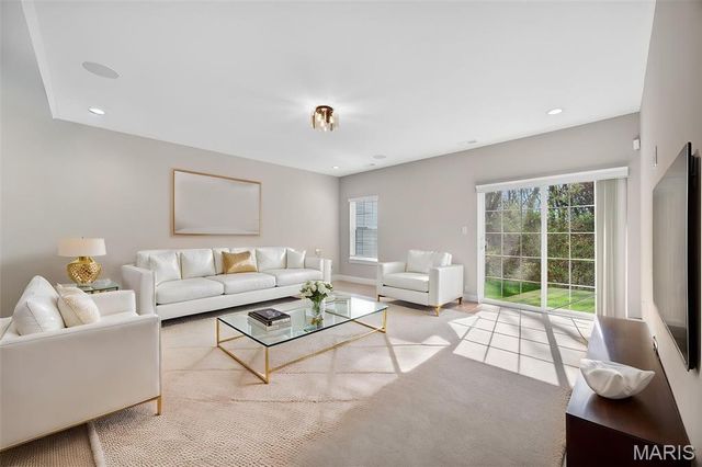 969 Tara Court, Chesterfield, MO 63005