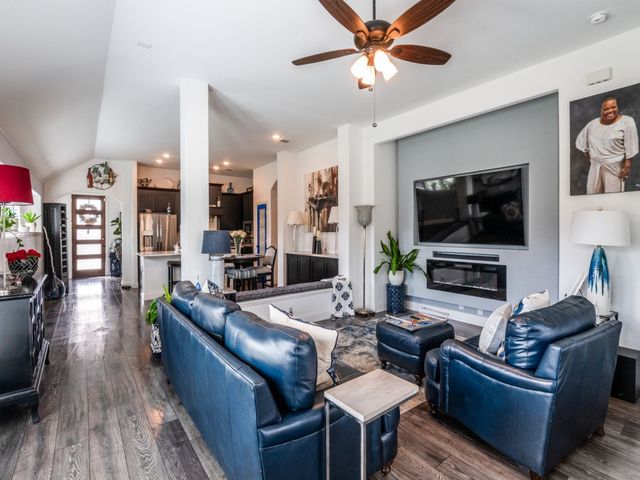 303 W Milas Lane, Glenn Heights, TX 75154