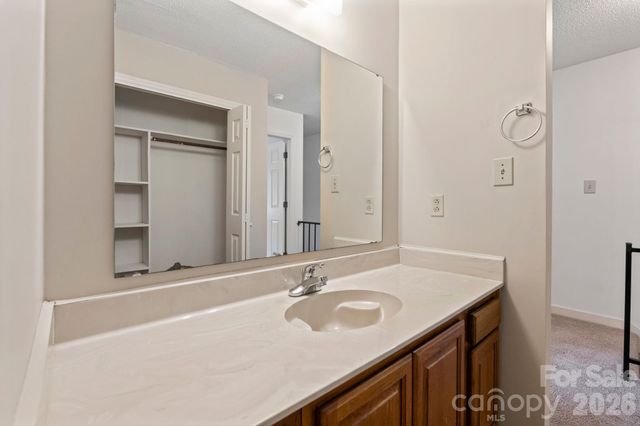 239 13th Avenue Place NW 16, Hickory, NC 28601