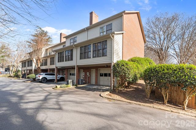 239 13th Avenue Place NW 16, Hickory, NC 28601