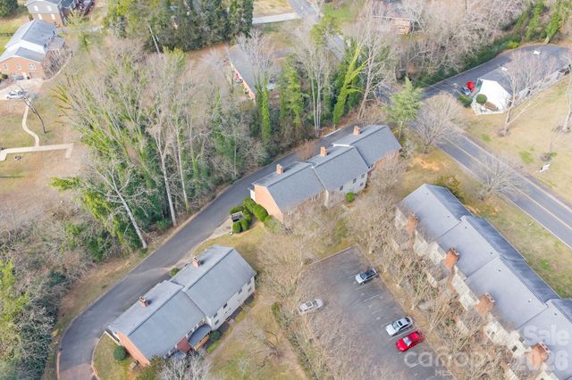 239 13th Avenue Place NW 16, Hickory, NC 28601