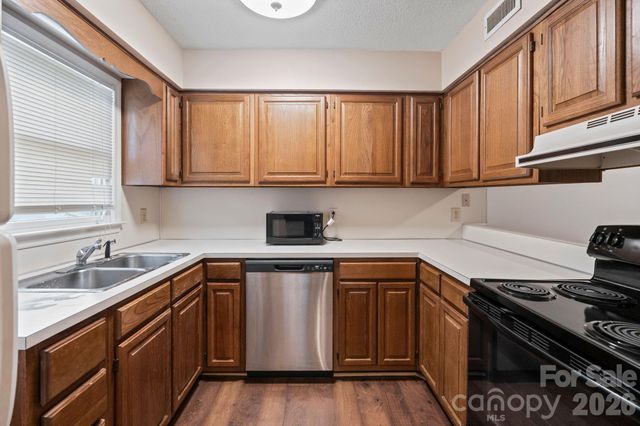 239 13th Avenue Place NW 16, Hickory, NC 28601