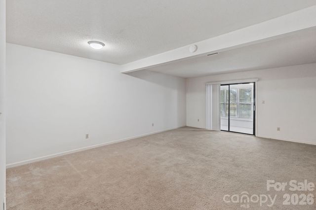 239 13th Avenue Place NW 16, Hickory, NC 28601