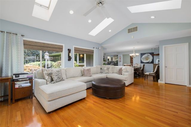 1801 Old Louisquisset Pike, Lincoln, RI 02865