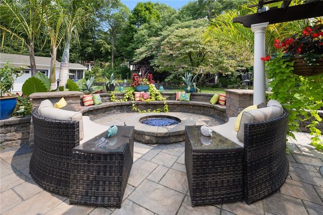 1801 Old Louisquisset Pike, Lincoln, RI 02865