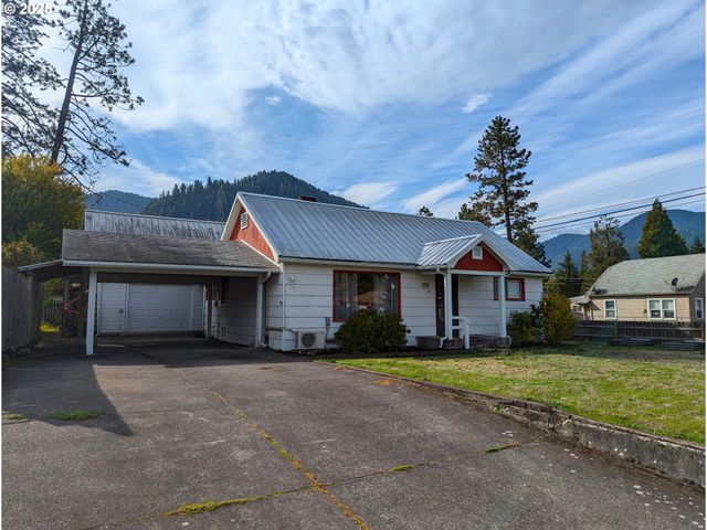 47564 SCHOOL St, Oakridge, OR 97463