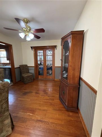 9604 E 32nd Street, Independence, MO 64052