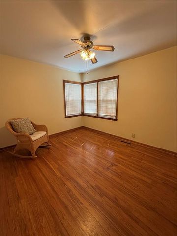 9604 E 32nd Street, Independence, MO 64052