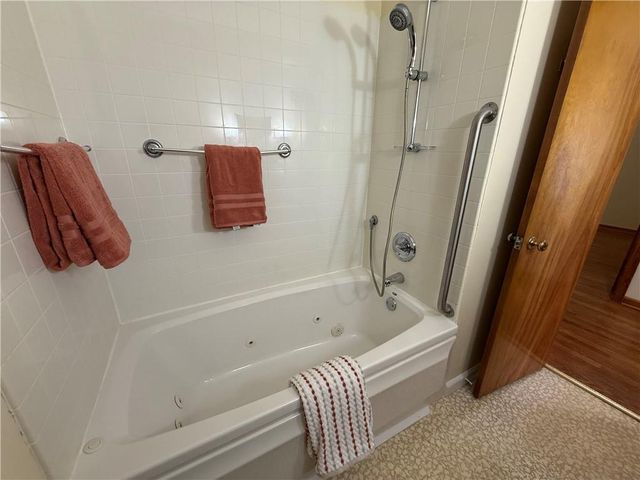 9604 E 32nd Street, Independence, MO 64052