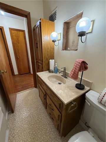 9604 E 32nd Street, Independence, MO 64052