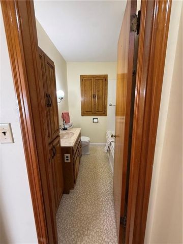 9604 E 32nd Street, Independence, MO 64052