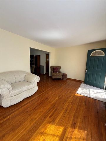 9604 E 32nd Street, Independence, MO 64052