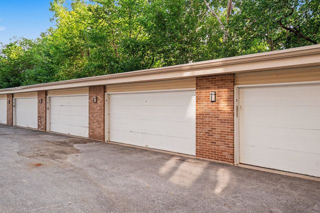 1 Renaissance Place 3G, Palatine, IL 60067